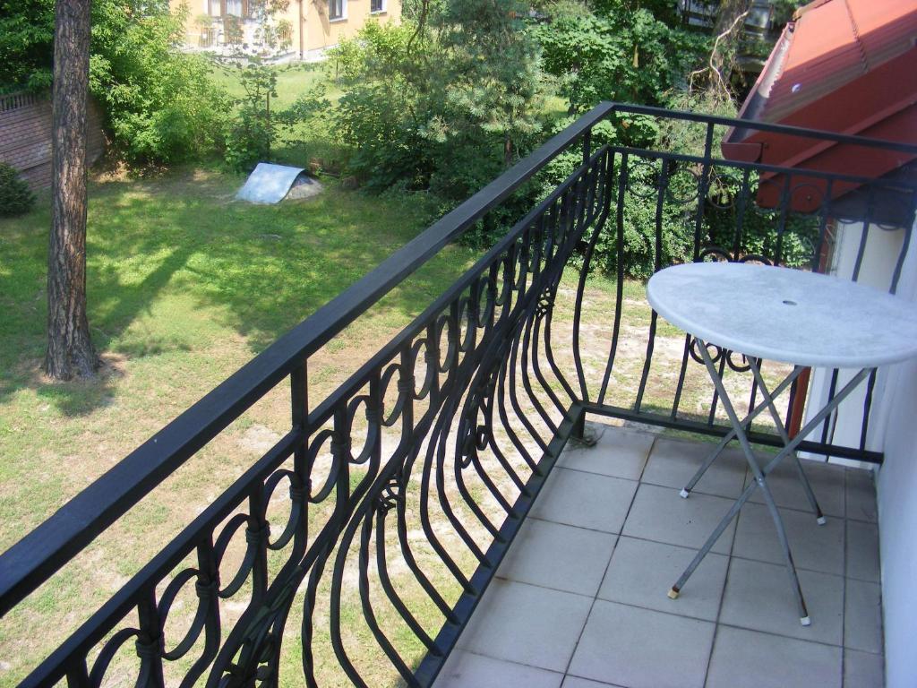 Sosnowy Dworek Apartment Jozefow  Ngoại thất bức ảnh