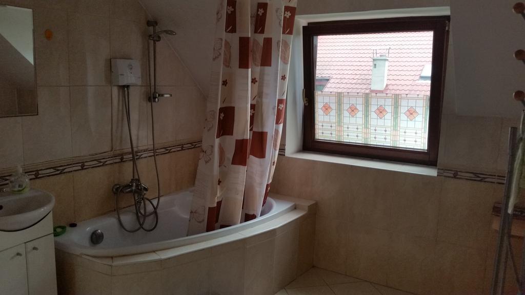 Sosnowy Dworek Apartment Jozefow  Ngoại thất bức ảnh