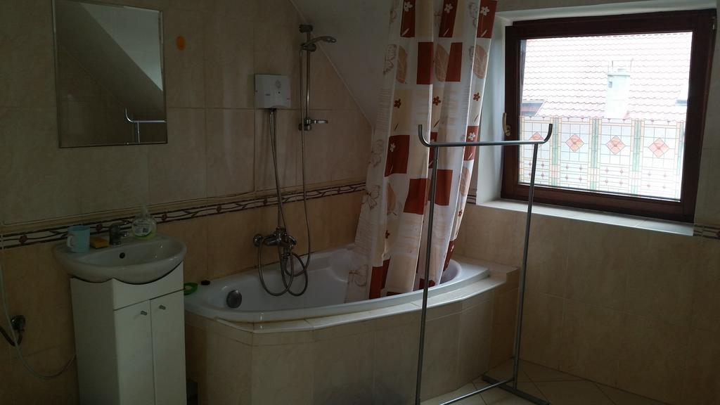 Sosnowy Dworek Apartment Jozefow  Ngoại thất bức ảnh