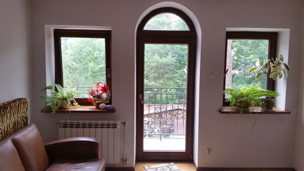 Sosnowy Dworek Apartment Jozefow  Ngoại thất bức ảnh